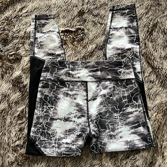 Puma Leggings Lightning Marble Size Small - Picture 5 of 6